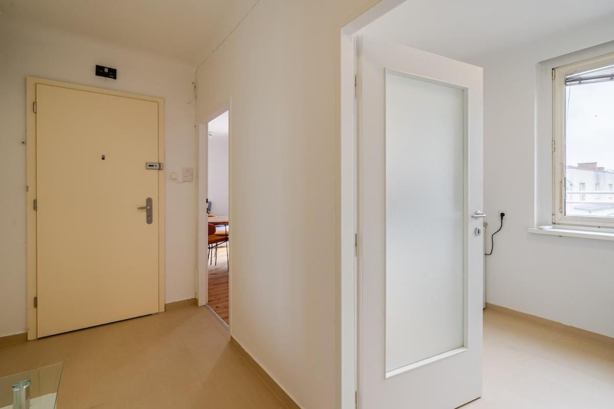 10 Minutes To City Centre And Next To Wien Hbf And Easy From Airport Exterior photo