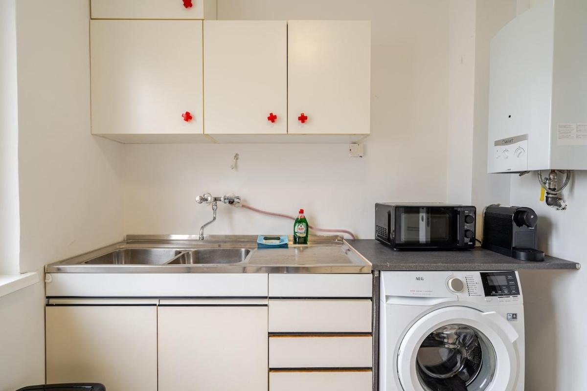 10 Minutes To City Centre And Next To Wien Hbf And Easy From Airport Exterior photo