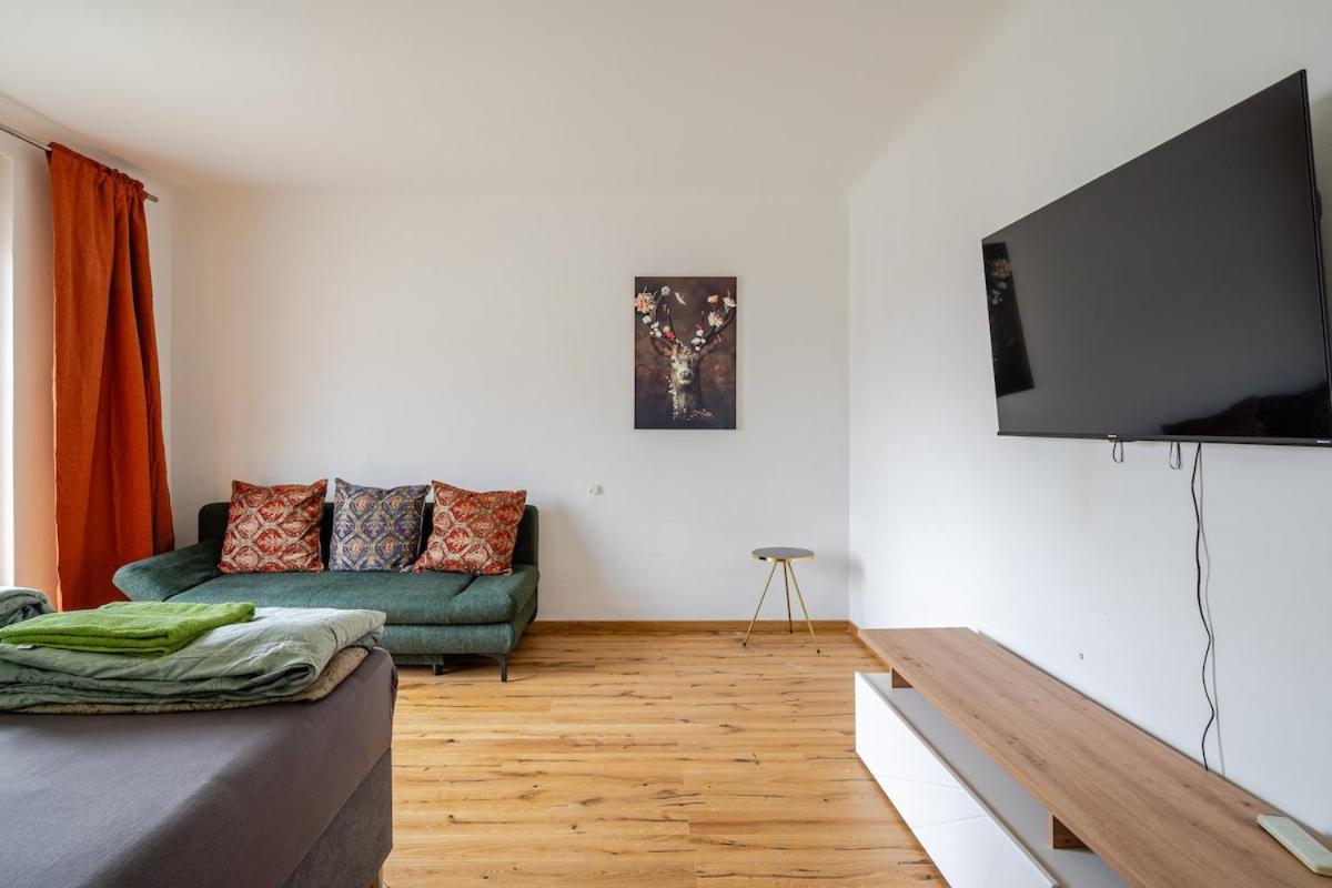10 Minutes To City Centre And Next To Wien Hbf And Easy From Airport Exterior photo